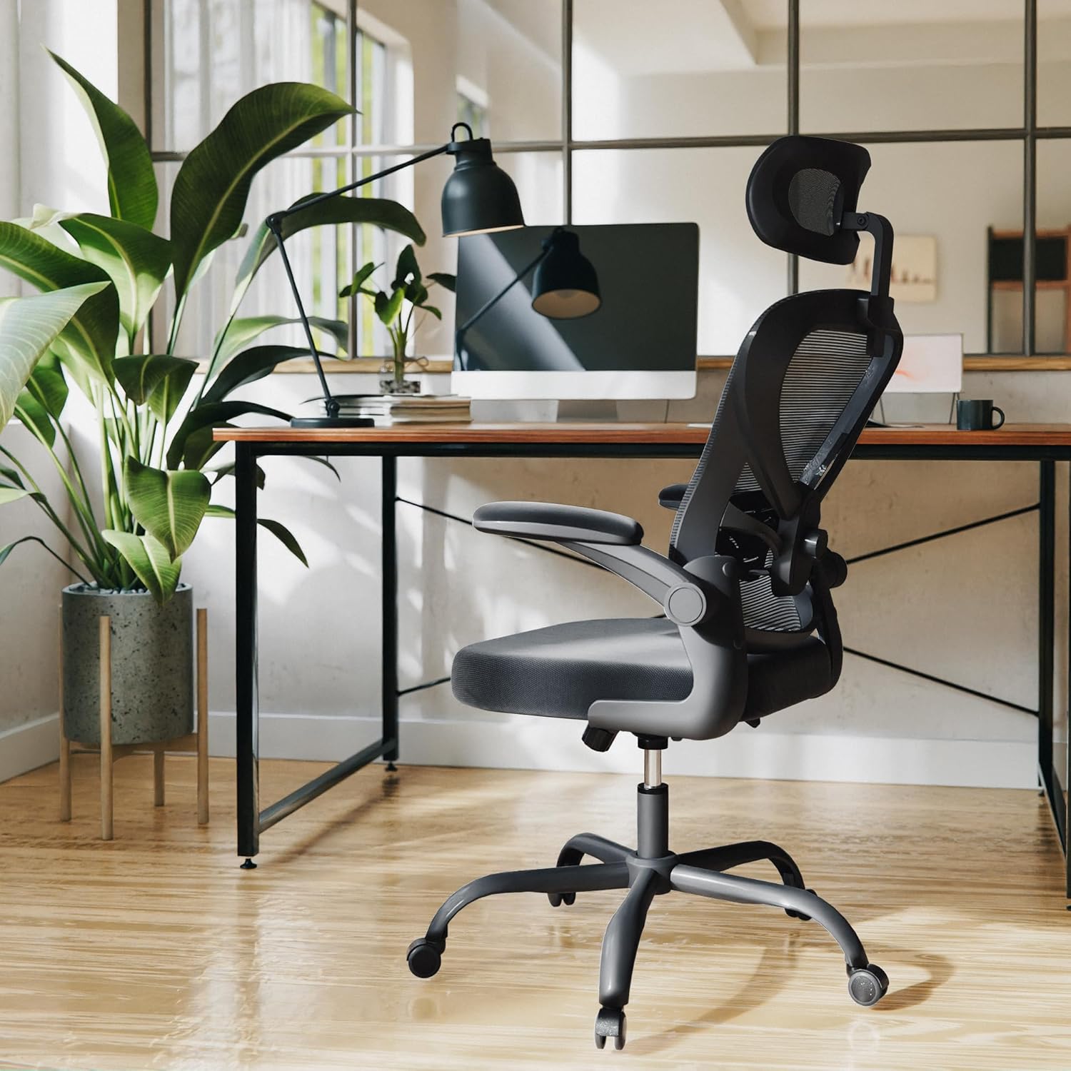 Adjustable mesh office chair